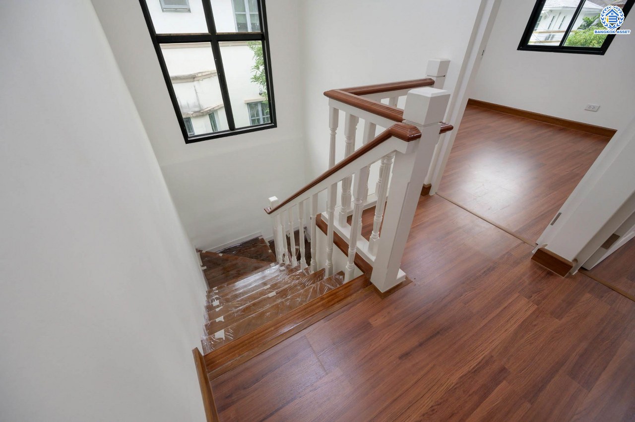 บ้านมือสองตกแต่งใหม่ แบรนด์ L&H โครงการ ชัยพฤกษ์ วัดลาดปลาดุก บนเนื้อที่ 59.5 ตร.ว. พื้นที่ใช้สอยมากถึง 108.5 ตร.ม. ฟังก์ชัน 3 ห้องนอน 2 ห้องน้ำ จอดรถได้ 1 คัน พร้อมพื้นที่ข้างบ้านกว้างตอบโจทย์ทุกการอยู่อาศัย บนทำเลดีที่สุด! ใกล้เซ็นทรัลเวสต์เกต ทางด่วน "กาญจนาภิเษก" และรถไฟฟ้าสายสีม่วง "สถานีคลองบางไผ่" ในราคาสุดคุ้ม